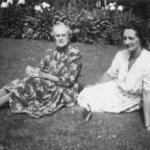 34 Fru Yde Poulsen og hendes mor