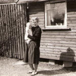 3 - Gunhild og datteren Irene sommeren 1961