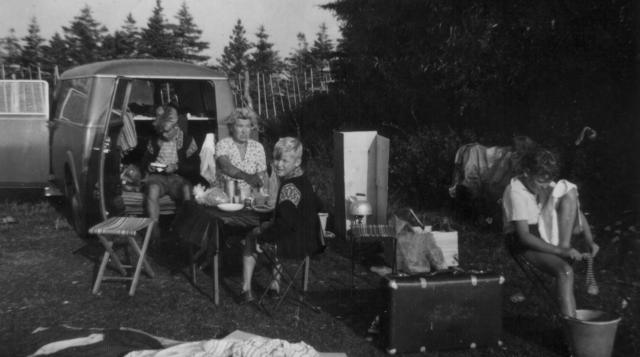 29 Camping 1958